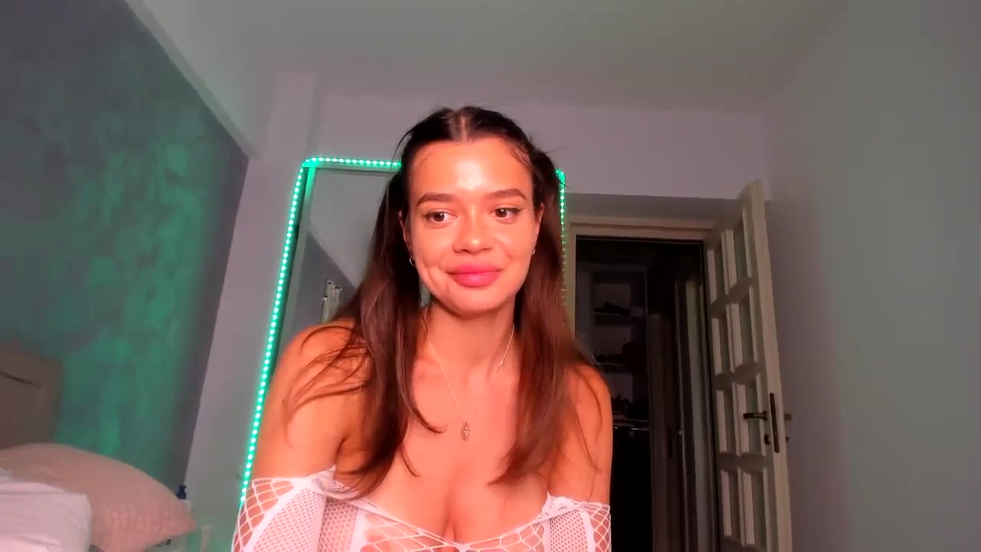 Gallery image thumbnail from Miss_Medyson's myfreecams stream on, 07/15/2024, 13:40 image 13 of 20