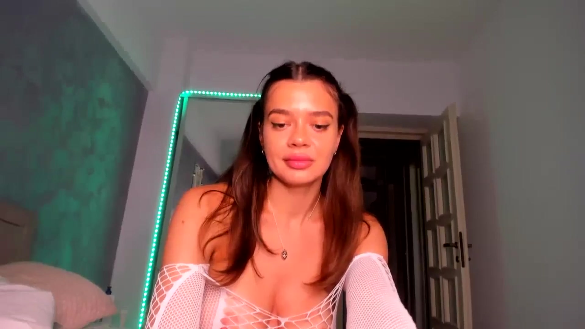 Gallery image thumbnail from Miss_Medyson's myfreecams stream on, 07/15/2024, 13:40 image 14 of 20