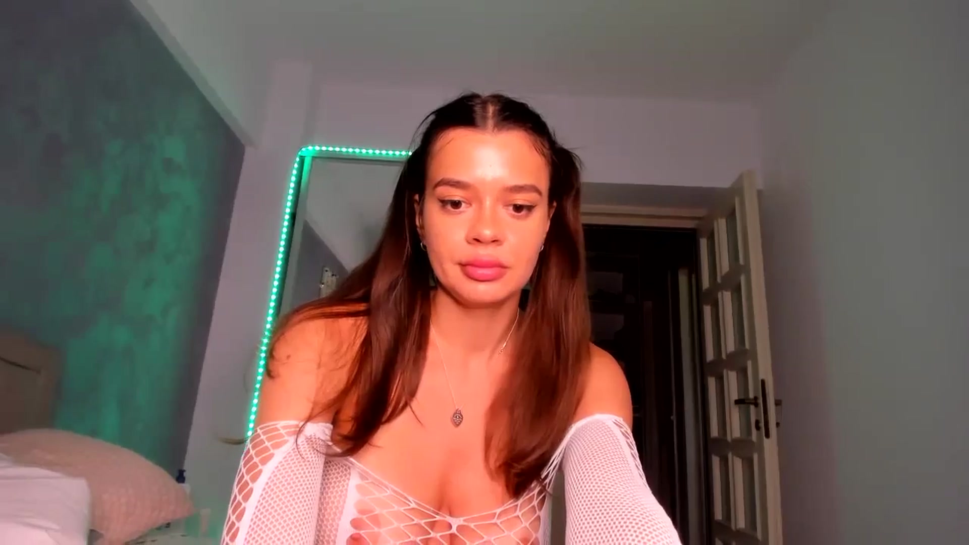 Gallery image thumbnail from Miss_Medyson's myfreecams stream on, 07/15/2024, 13:40 image 10 of 20