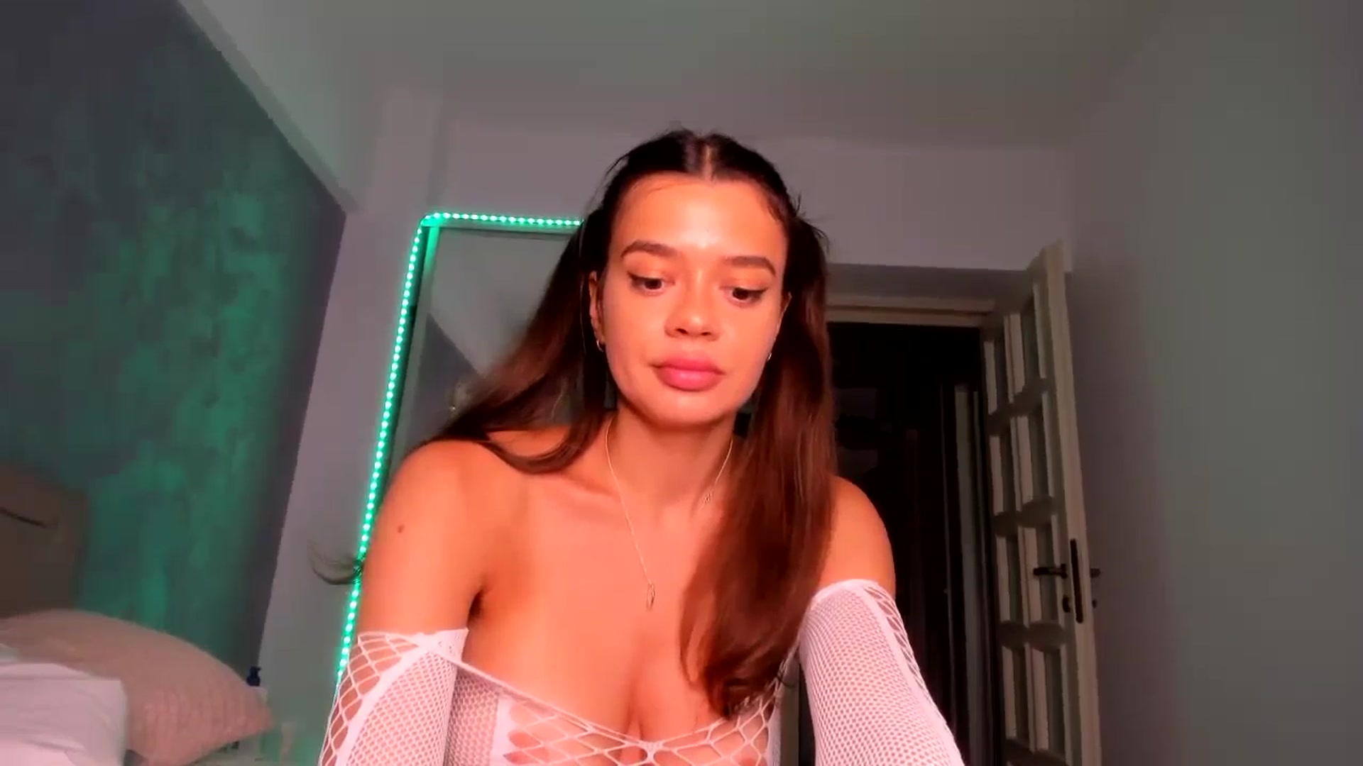 Gallery image thumbnail from Miss_Medyson's myfreecams stream on, 07/15/2024, 13:40 image 2 of 20