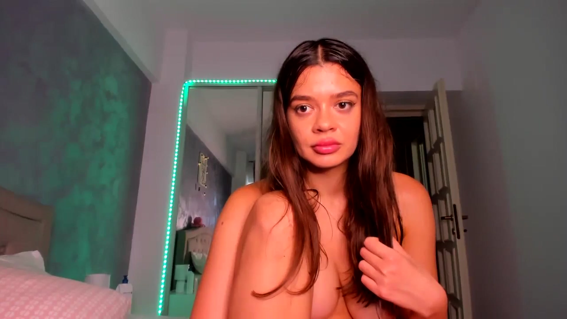 Gallery image thumbnail from Miss_Medyson's myfreecams stream on, 07/23/2024, 13:57 image 3 of 20