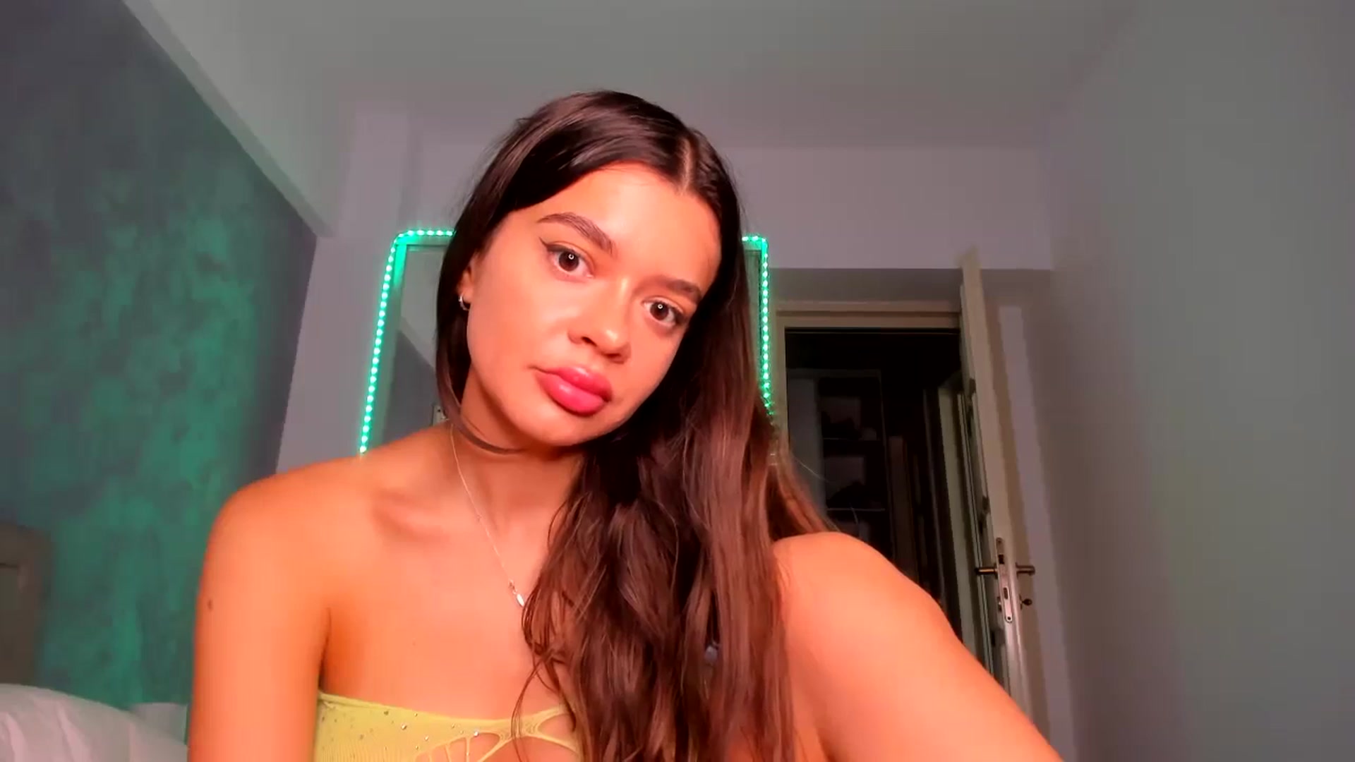 Gallery image thumbnail from Miss_Medyson's myfreecams stream on, 07/24/2024, 12:08 image 18 of 20