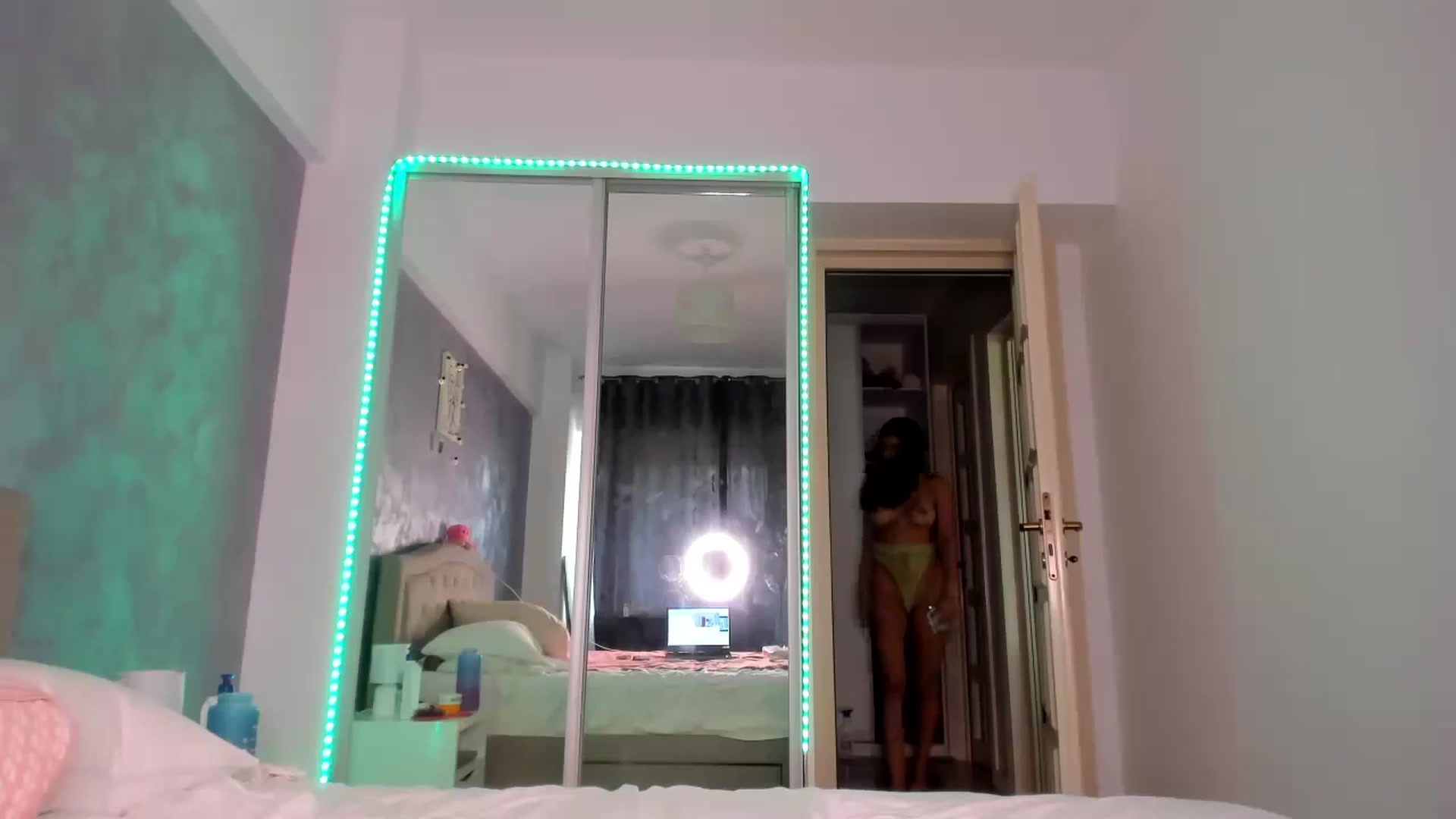 Gallery image thumbnail from Miss_Medyson's myfreecams stream on, 07/24/2024, 12:08 image 13 of 20