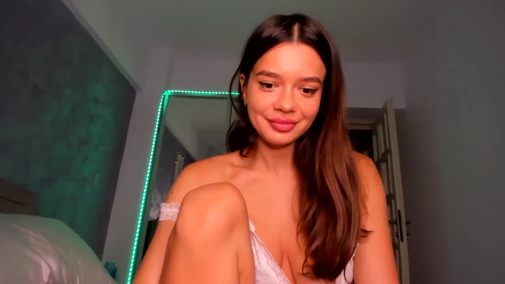 Gallery image thumbnail from Miss_Medyson's myfreecams stream on, 07/25/2024, 09:22 image 14 of 20