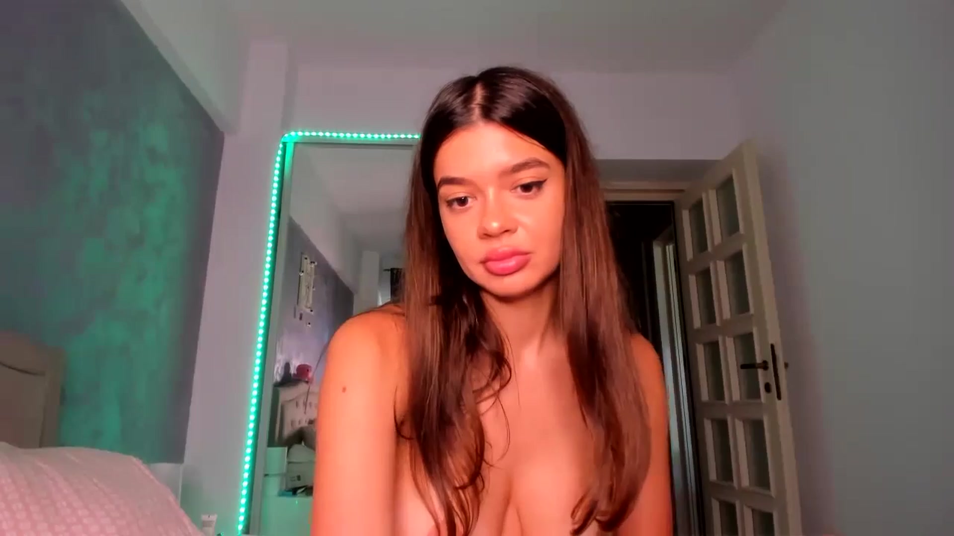 Gallery image thumbnail from Miss_Medyson's myfreecams stream on, 07/28/2024, 11:40 image 8 of 20