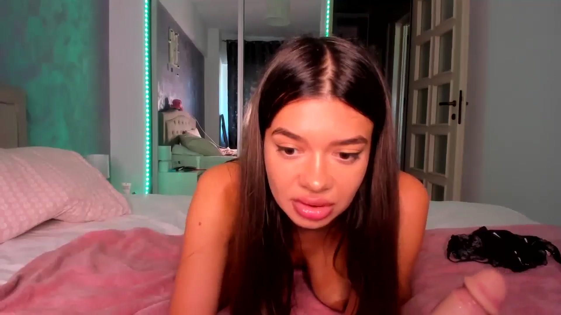 Gallery image thumbnail from Miss_Medyson's myfreecams stream on, 07/28/2024, 11:40 image 19 of 20