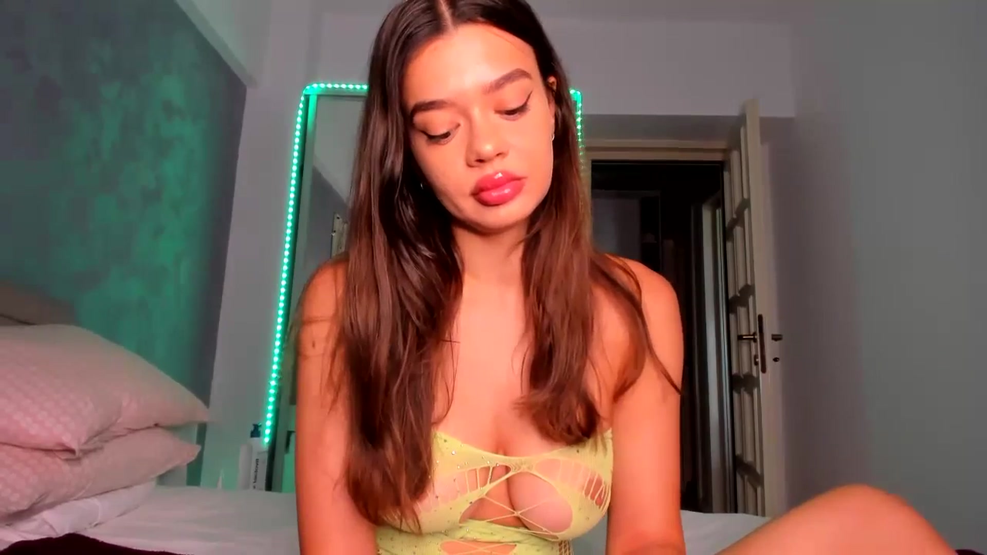 Gallery image thumbnail from Miss_Medyson's myfreecams stream on, 07/29/2024, 09:00 image 7 of 20