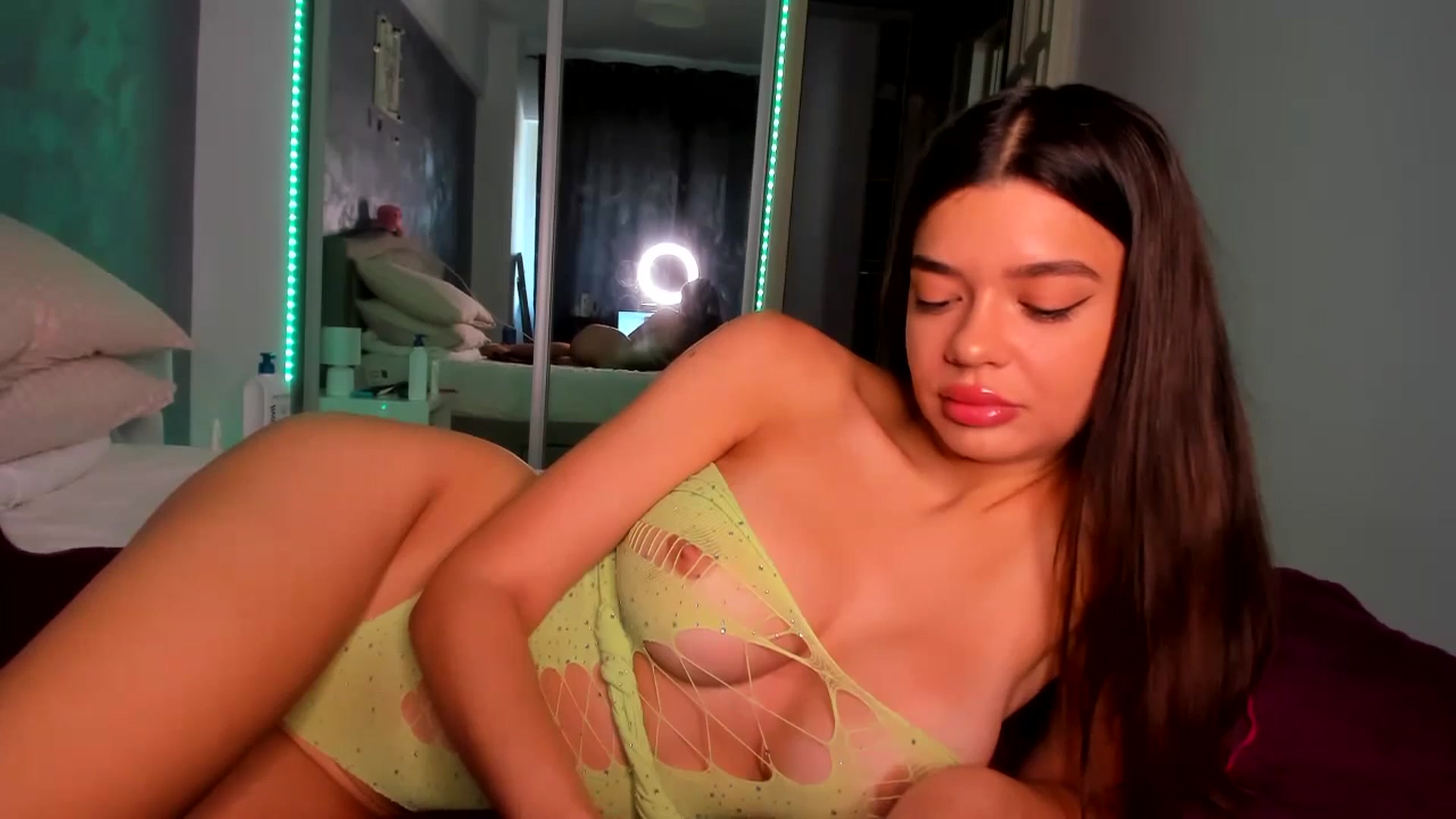 Gallery image thumbnail from Miss_Medyson's myfreecams stream on, 07/29/2024, 09:00 image 14 of 20
