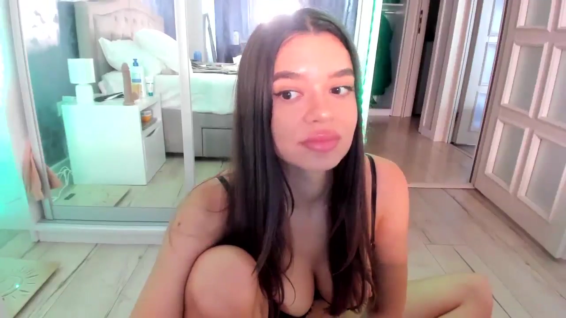 Gallery image thumbnail from Miss_Medyson's myfreecams stream on, 08/06/2024, 11:06 image 10 of 20