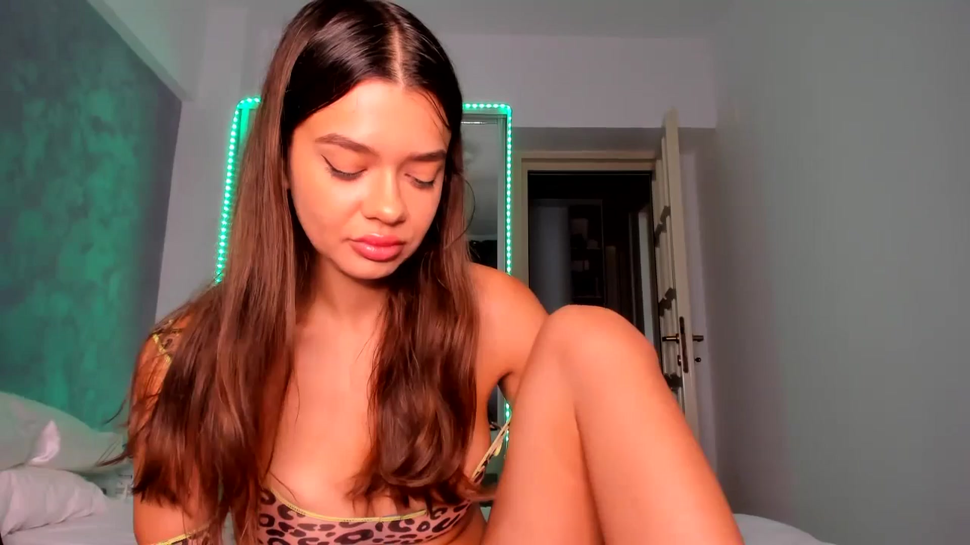 Gallery image thumbnail from Miss_Medyson's myfreecams stream on, 08/07/2024, 10:15 image 16 of 20