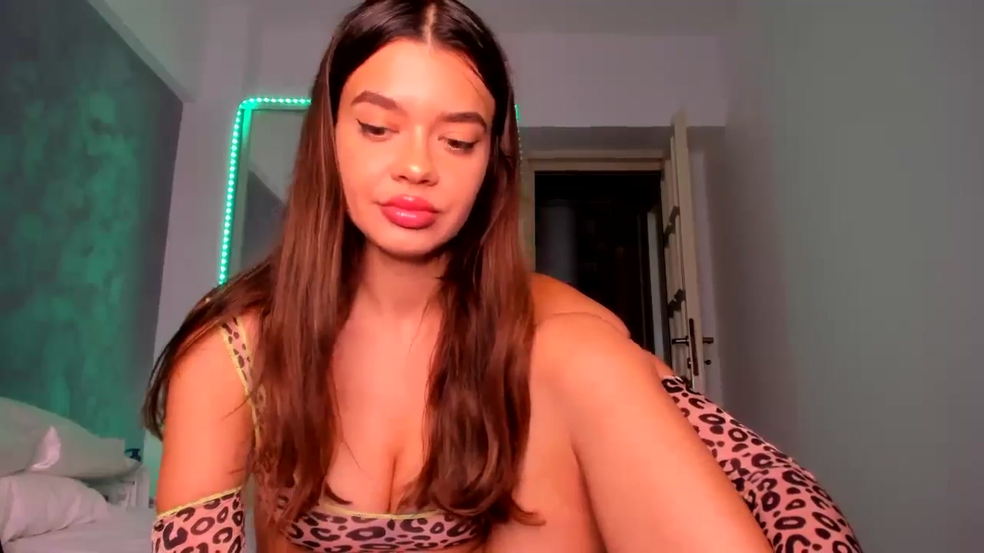 Gallery image thumbnail from Miss_Medyson's myfreecams stream on, 08/07/2024, 10:15 image 14 of 20