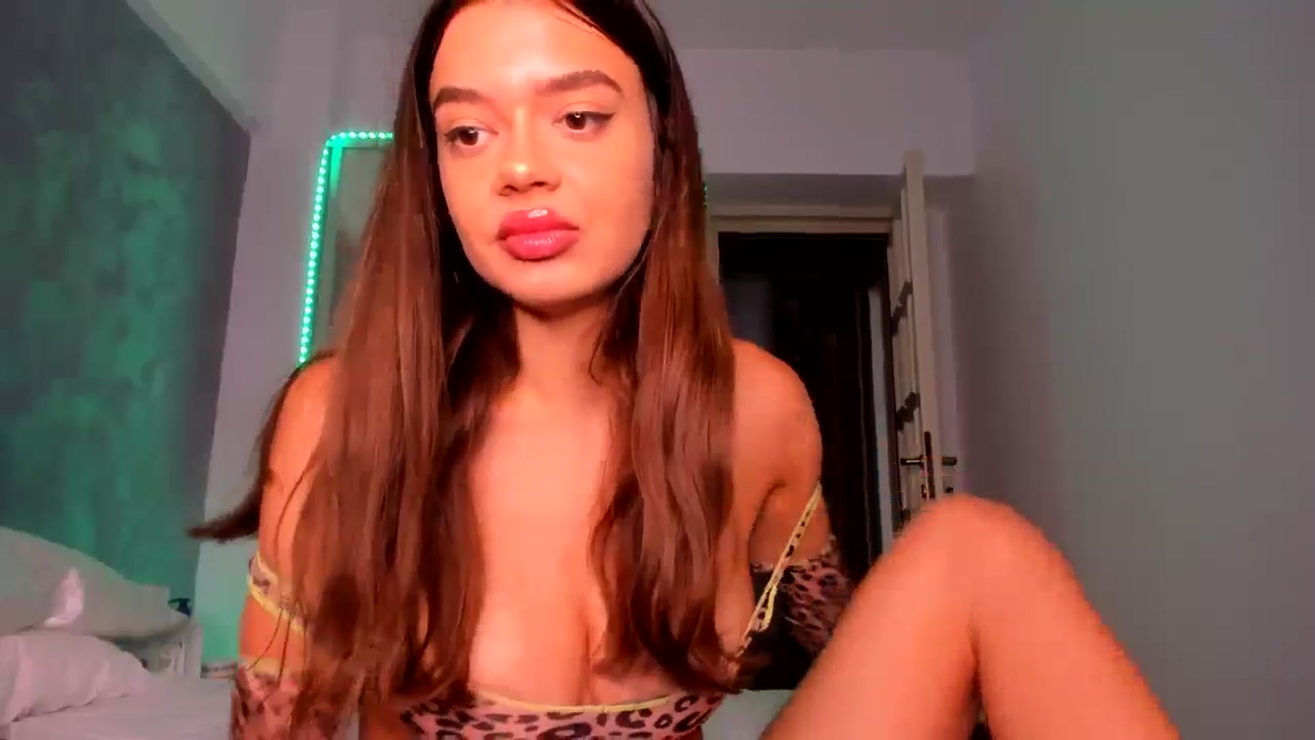 Gallery image thumbnail from Miss_Medyson's myfreecams stream on, 08/07/2024, 10:15 image 10 of 20