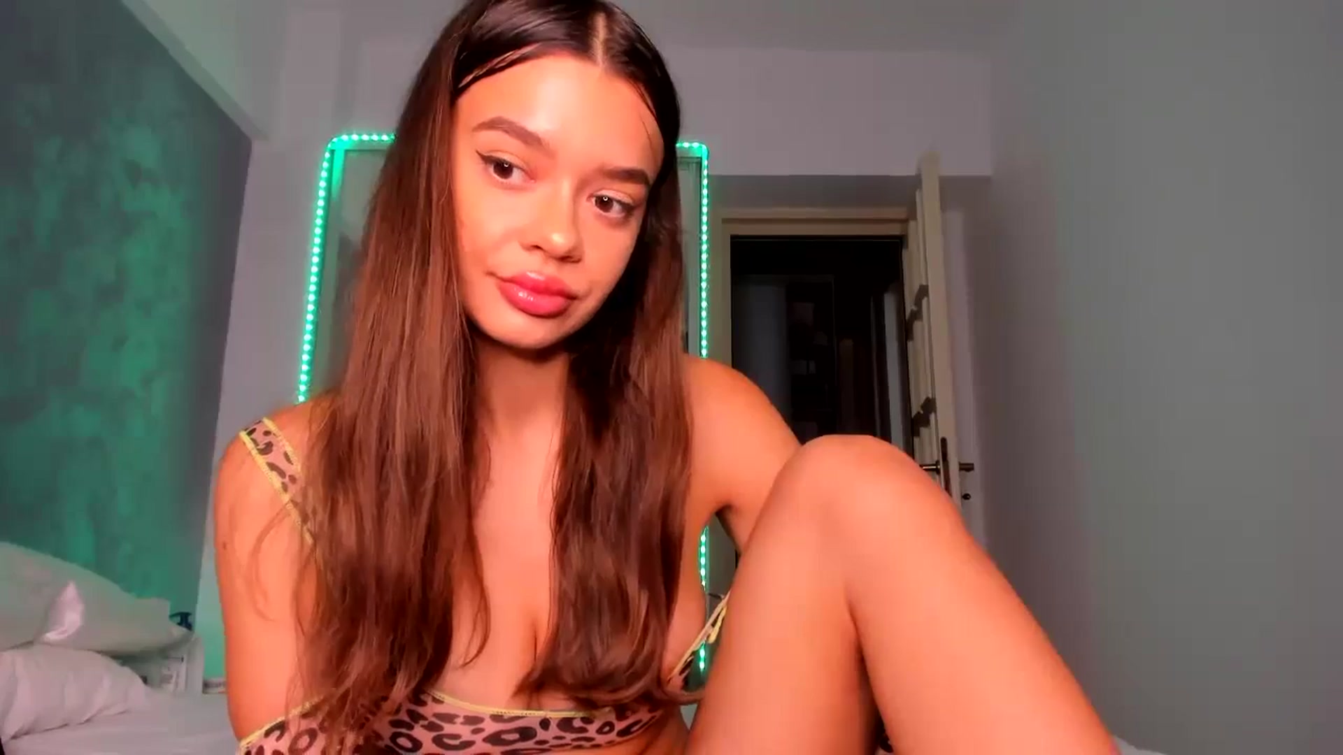 Gallery image thumbnail from Miss_Medyson's myfreecams stream on, 08/07/2024, 10:15 image 13 of 20