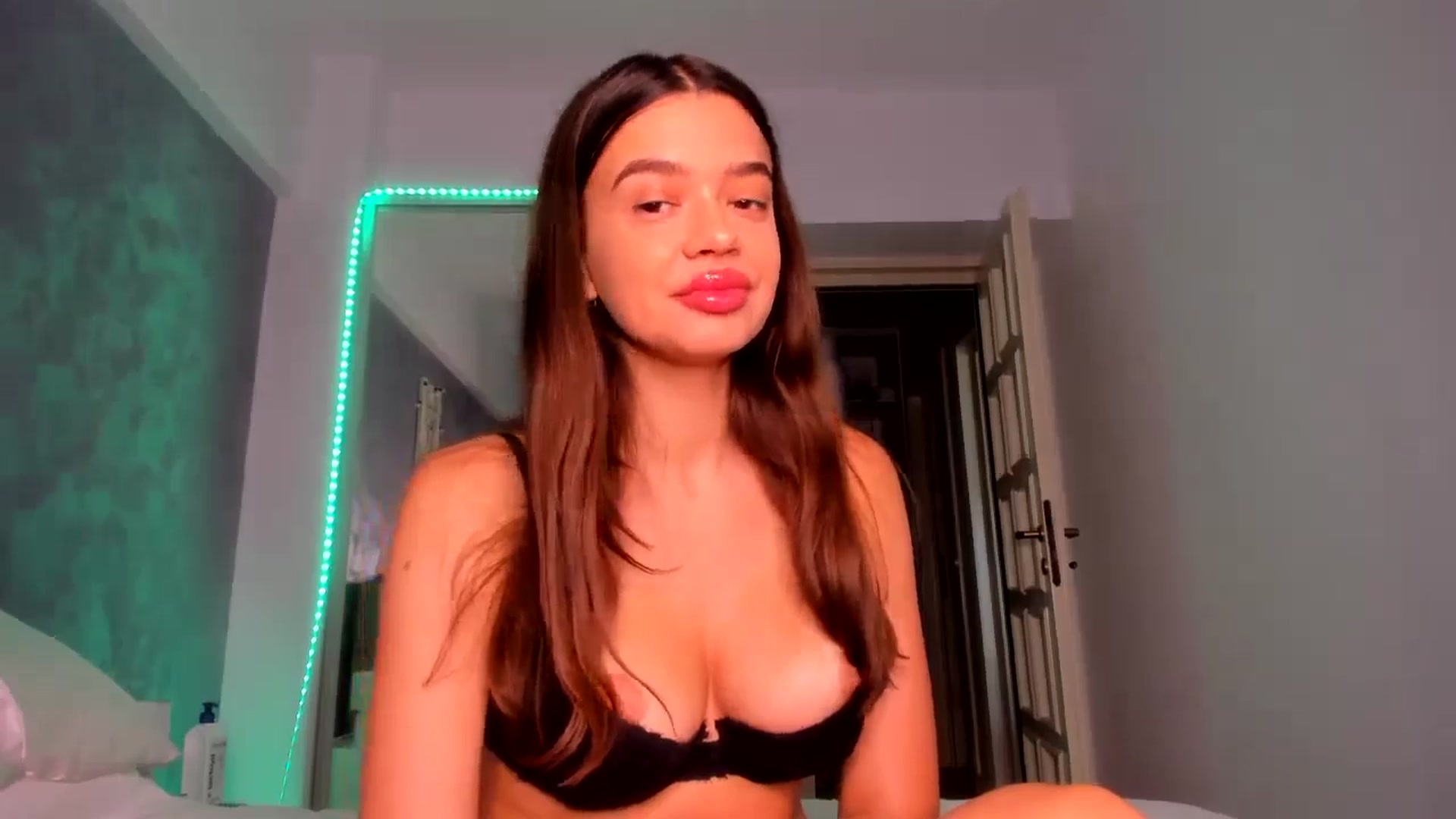 Gallery image thumbnail from Miss_Medyson's myfreecams stream on, 08/15/2024, 09:43 image 11 of 20