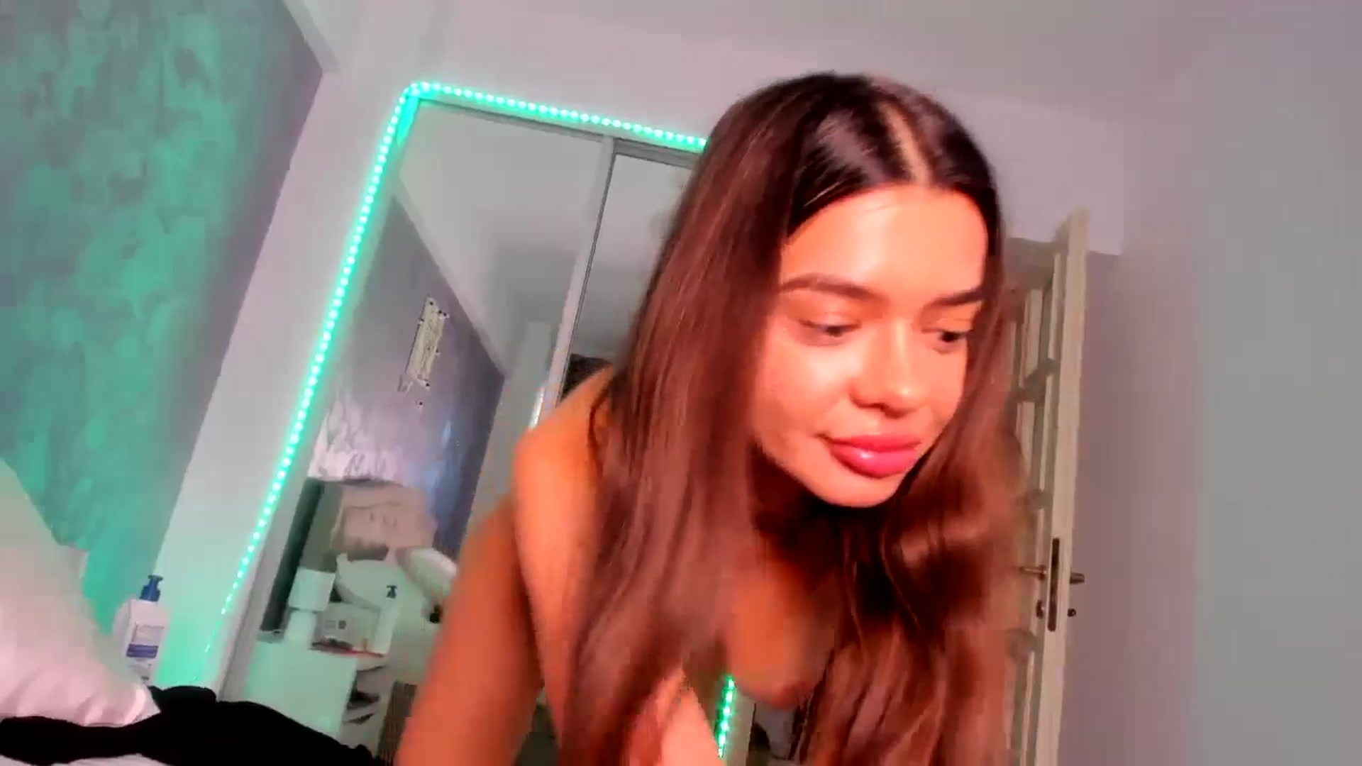Gallery image thumbnail from Miss_Medyson's myfreecams stream on, 08/15/2024, 12:12 image 6 of 20