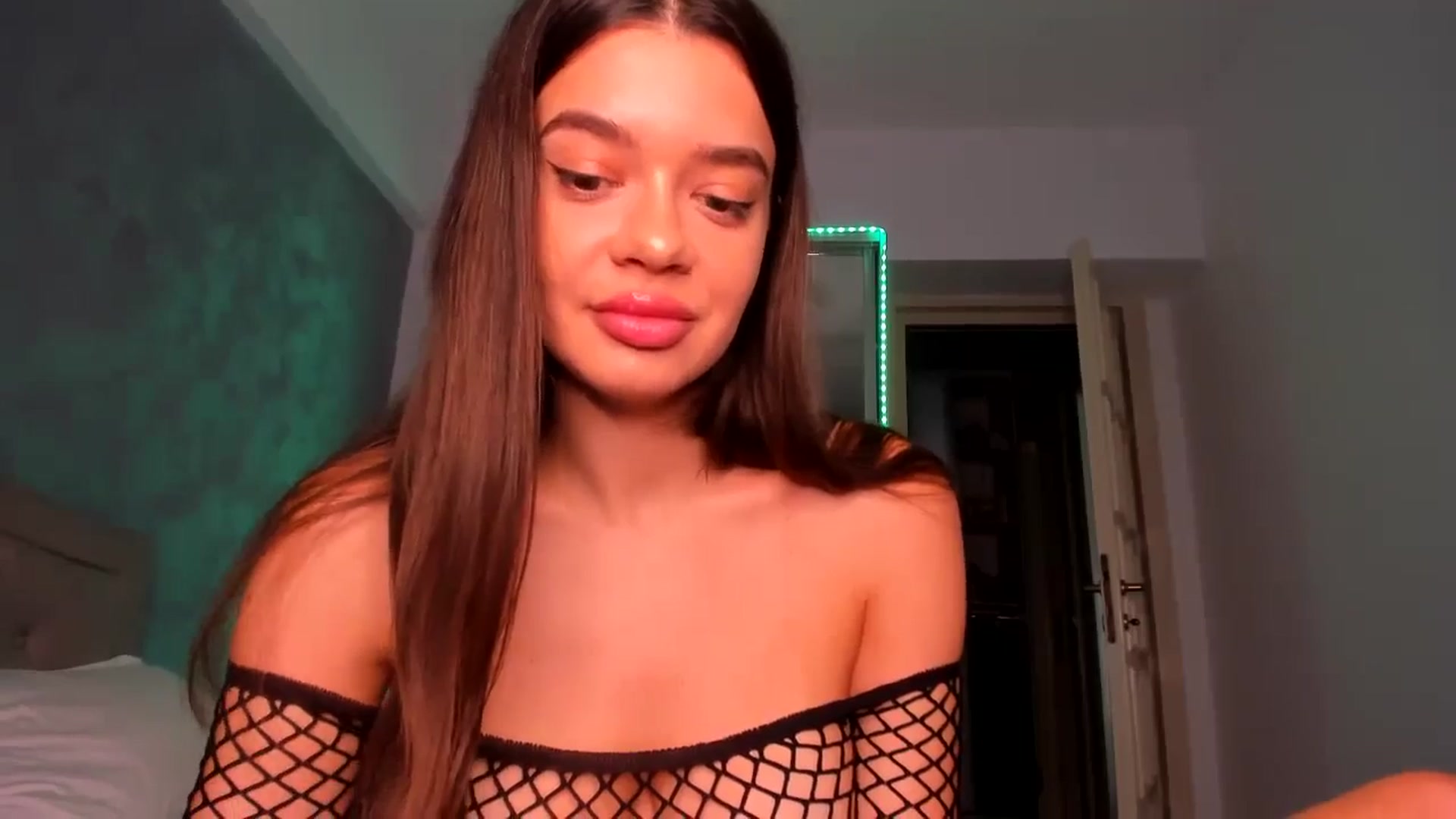 Gallery image thumbnail from Miss_Medyson's myfreecams stream on, 08/16/2024, 11:52 image 13 of 20