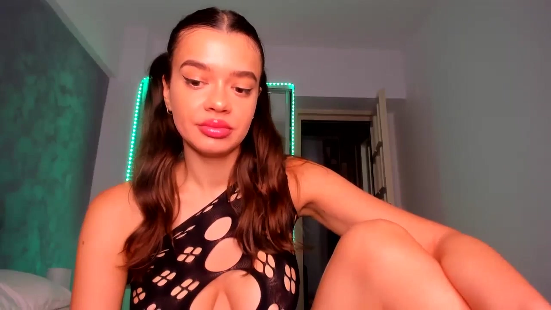 Gallery image thumbnail from Miss_Medyson's myfreecams stream on, 08/17/2024, 10:12 image 10 of 20