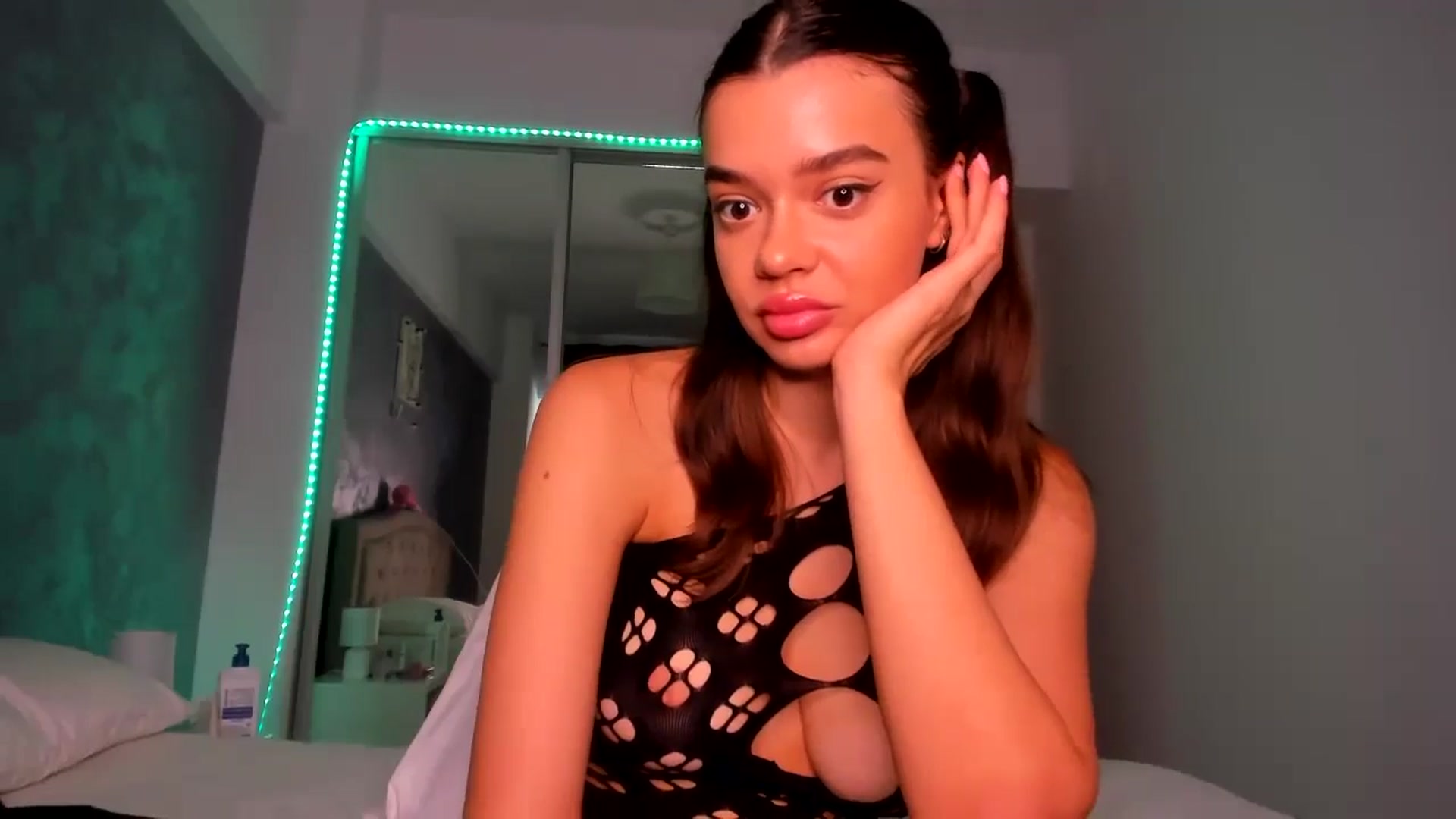 Gallery image thumbnail from Miss_Medyson's myfreecams stream on, 08/17/2024, 11:12 image 4 of 20