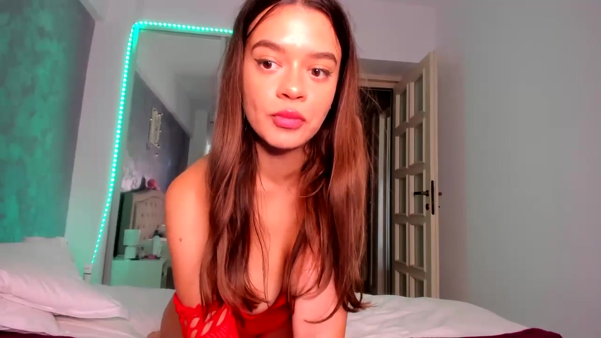 Gallery image thumbnail from Miss_Medyson's myfreecams stream on, 08/20/2024, 11:40 image 16 of 20