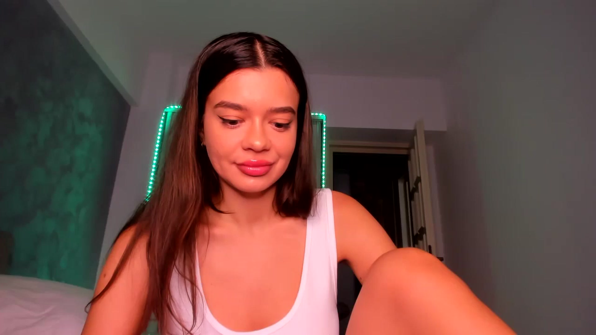 Gallery image thumbnail from Miss_Medyson's myfreecams stream on, 08/21/2024, 08:55 image 18 of 20