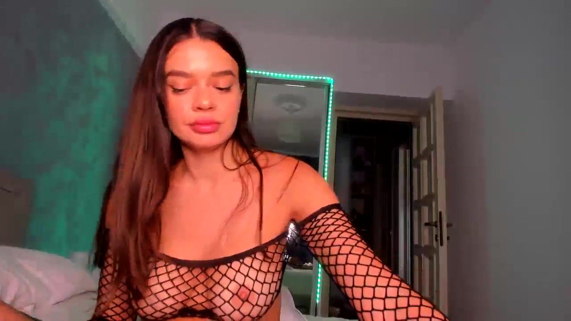 Gallery image thumbnail from Miss_Medyson's myfreecams stream on, 08/24/2024, 13:36 image 7 of 20