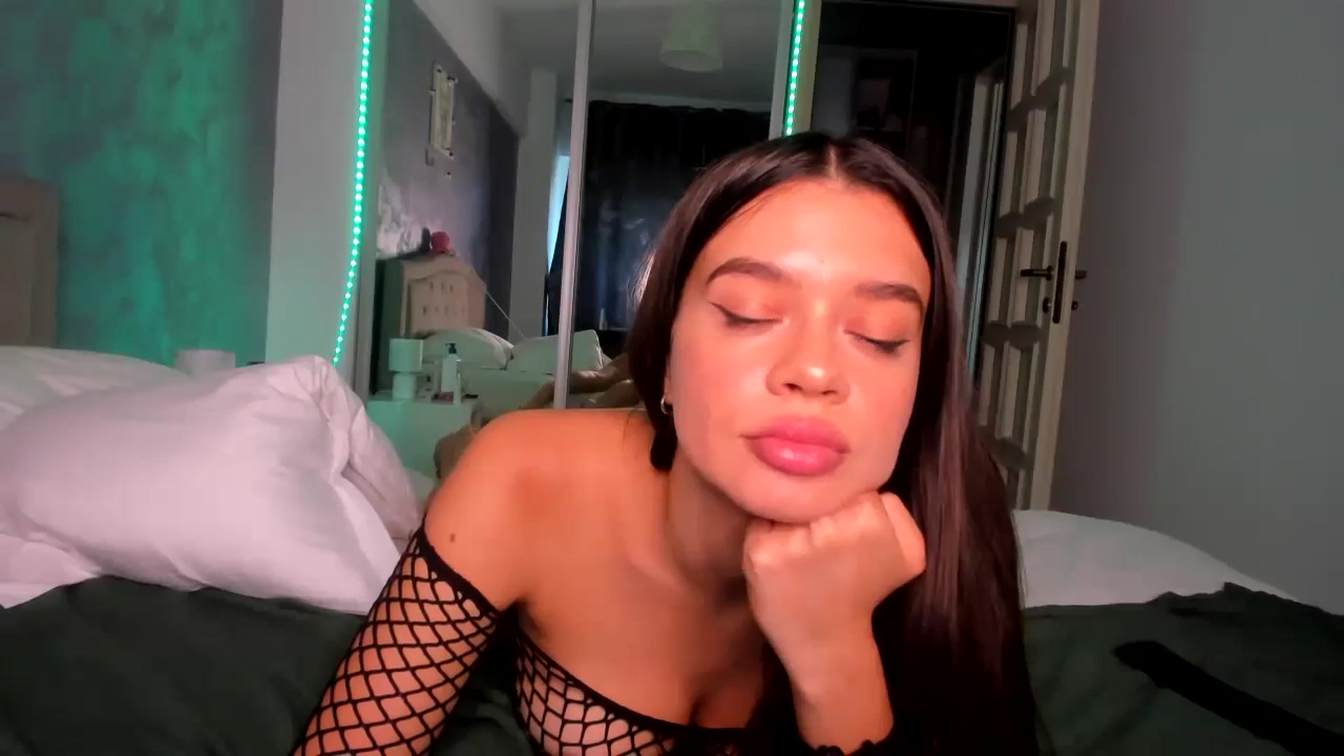 Gallery image thumbnail from Miss_Medyson's myfreecams stream on, 08/24/2024, 13:36 image 8 of 20