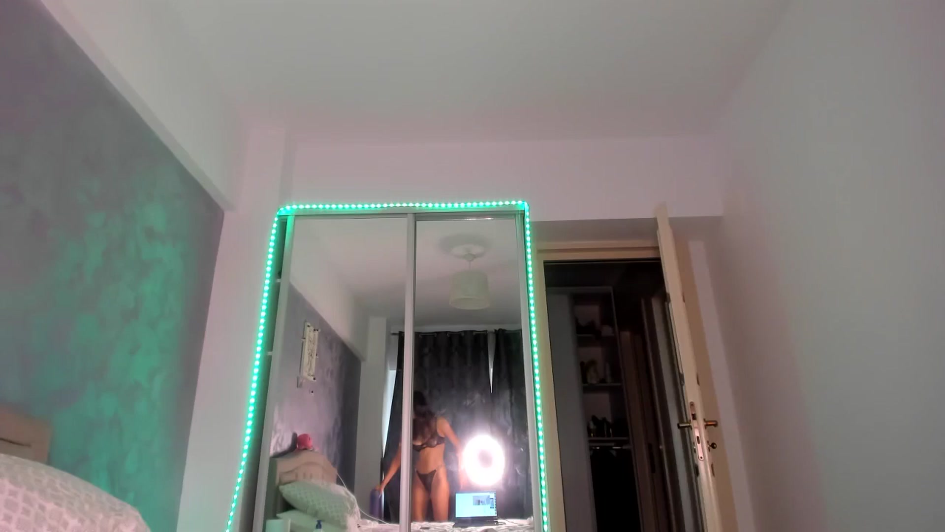 Gallery image thumbnail from Miss_Medyson's myfreecams stream on, 08/28/2024, 08:46 image 14 of 20