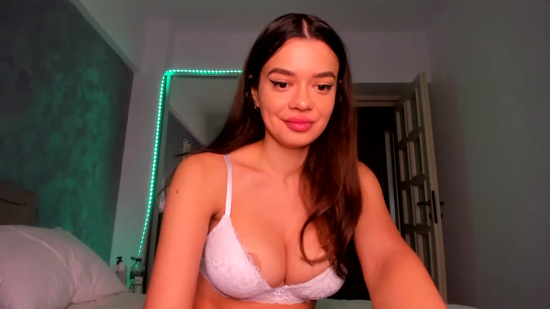 Gallery image thumbnail from Miss_Medyson's myfreecams stream on, 09/06/2024, 09:42 image 18 of 20