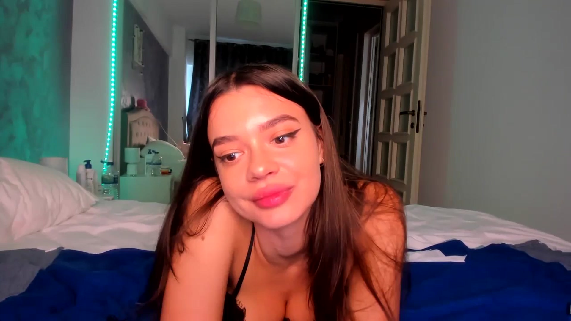Gallery image thumbnail from Miss_Medyson's myfreecams stream on, 09/10/2024, 12:45 image 4 of 20