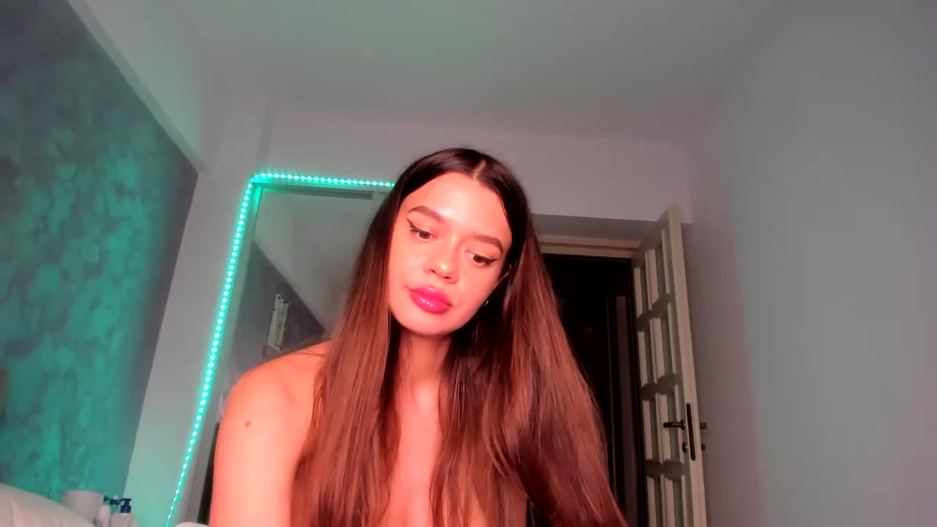 Gallery image thumbnail from Miss_Medyson's myfreecams stream on, 09/11/2024, 19:58 image 16 of 20