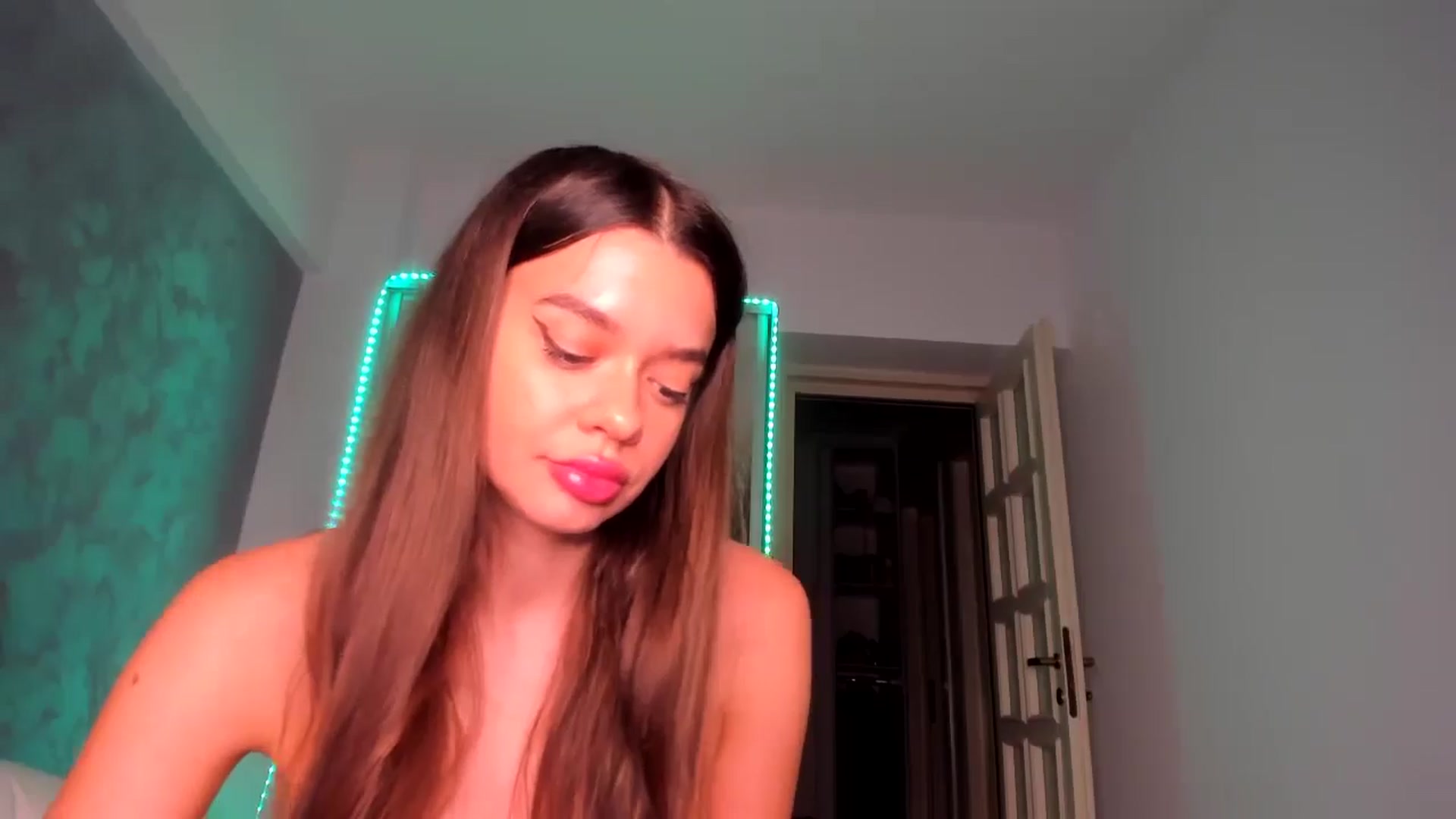 Gallery image thumbnail from Miss_Medyson's myfreecams stream on, 09/11/2024, 19:58 image 17 of 20