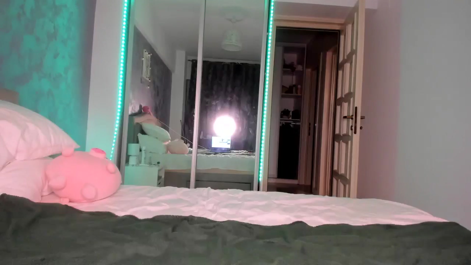 Gallery image thumbnail from Miss_Medyson's myfreecams stream on, 09/17/2024, 16:47 image 7 of 20