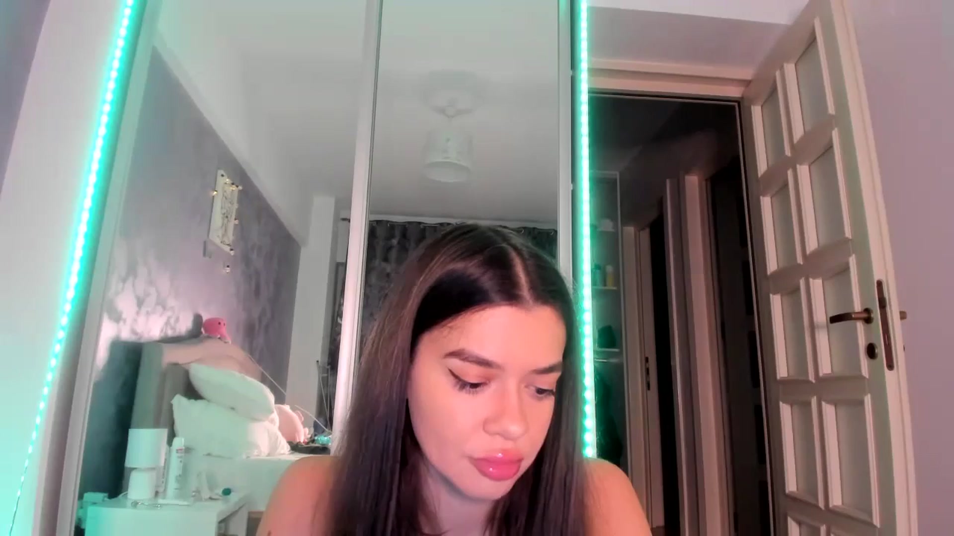 Gallery image thumbnail from Miss_Medyson's myfreecams stream on, 09/17/2024, 16:47 image 15 of 20
