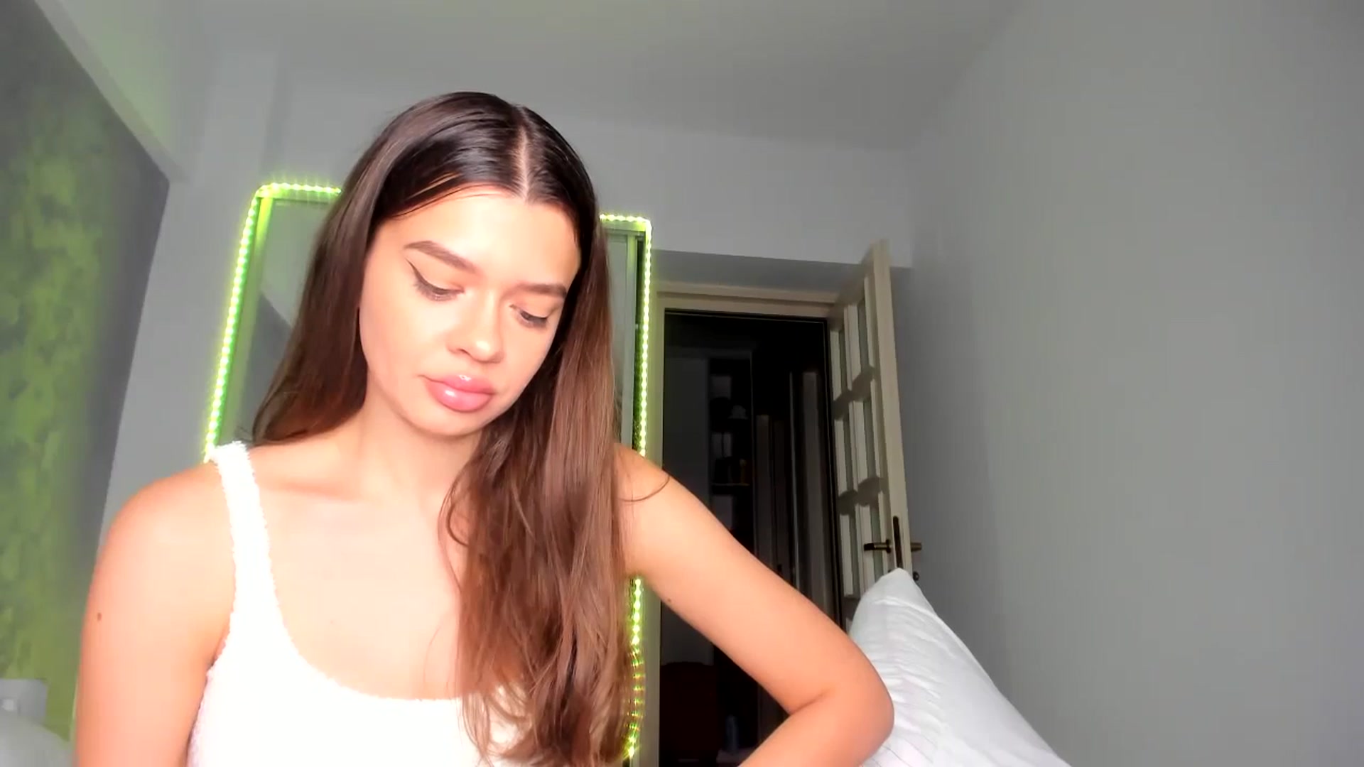 Gallery image thumbnail from Miss_Medyson's myfreecams stream on, 09/29/2024, 18:08 image 16 of 20