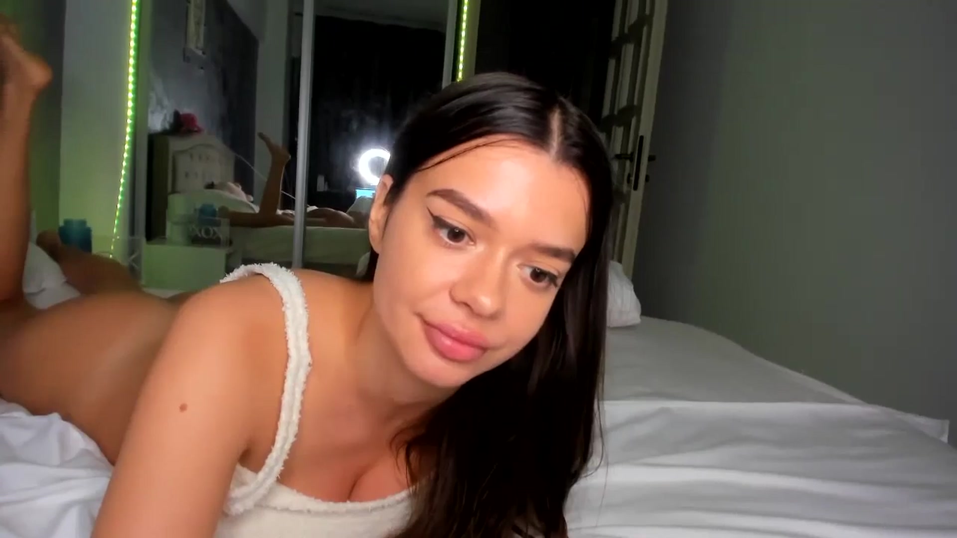 Gallery image thumbnail from Miss_Medyson's myfreecams stream on, 09/29/2024, 20:25 image 14 of 20