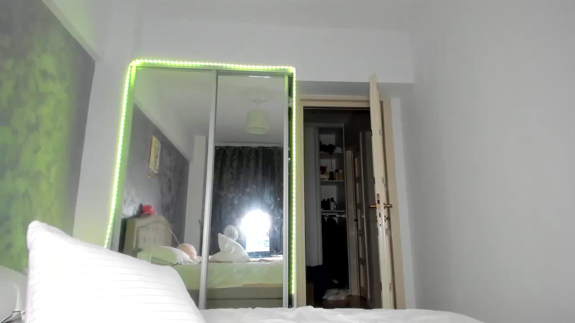Gallery image thumbnail from Miss_Medyson's myfreecams stream on, 10/12/2024, 20:24 image 4 of 20