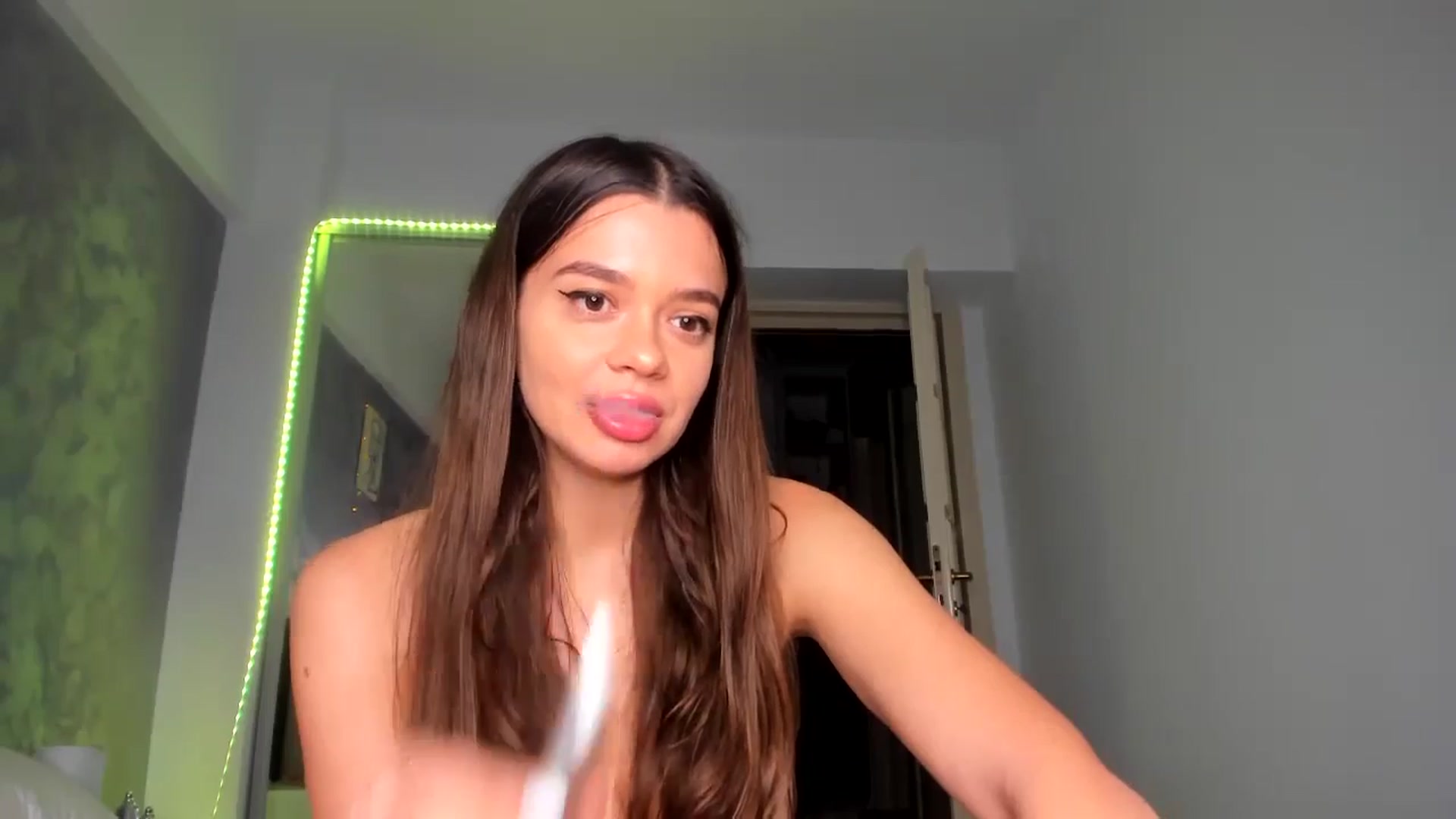 Gallery image thumbnail from Miss_Medyson's myfreecams stream on, 10/12/2024, 20:24 image 12 of 20