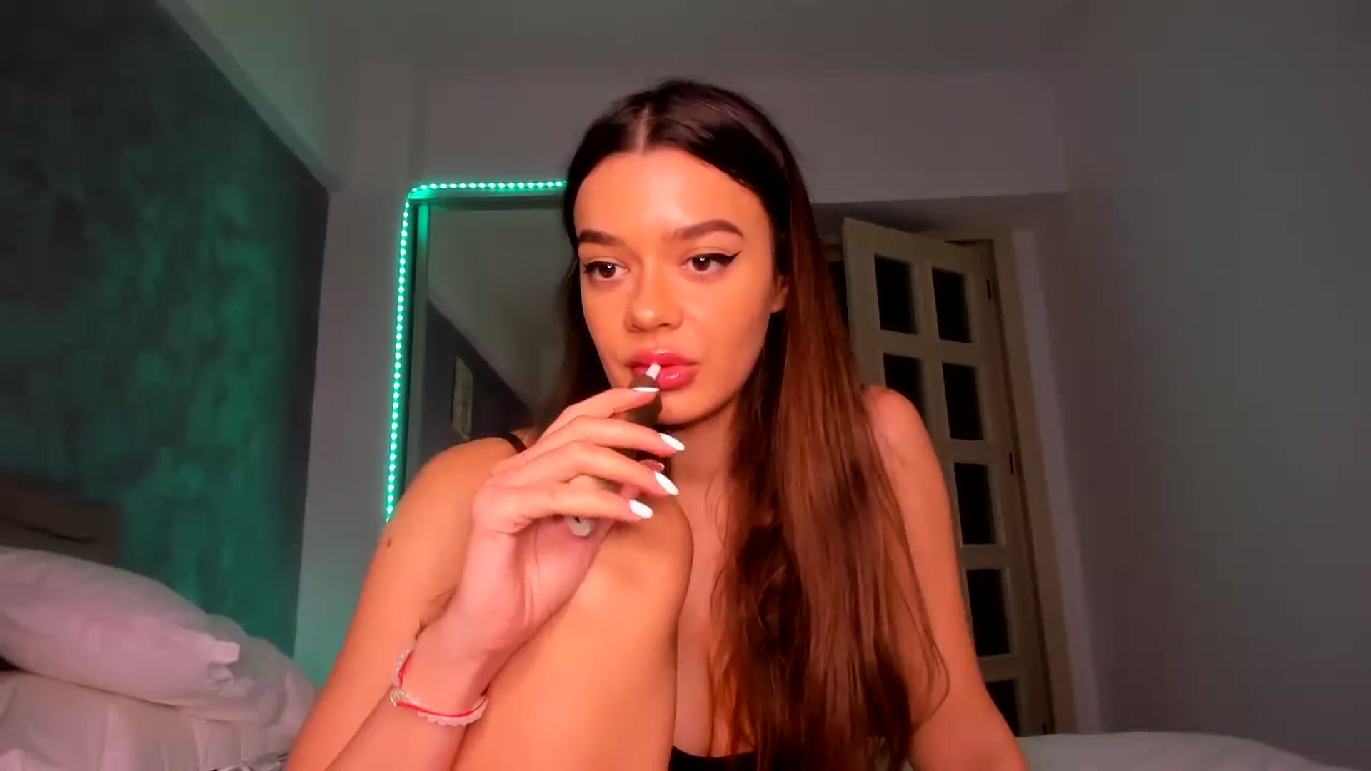 Gallery image thumbnail from Miss_Medyson's myfreecams stream on, 10/21/2024, 18:56 image 11 of 20