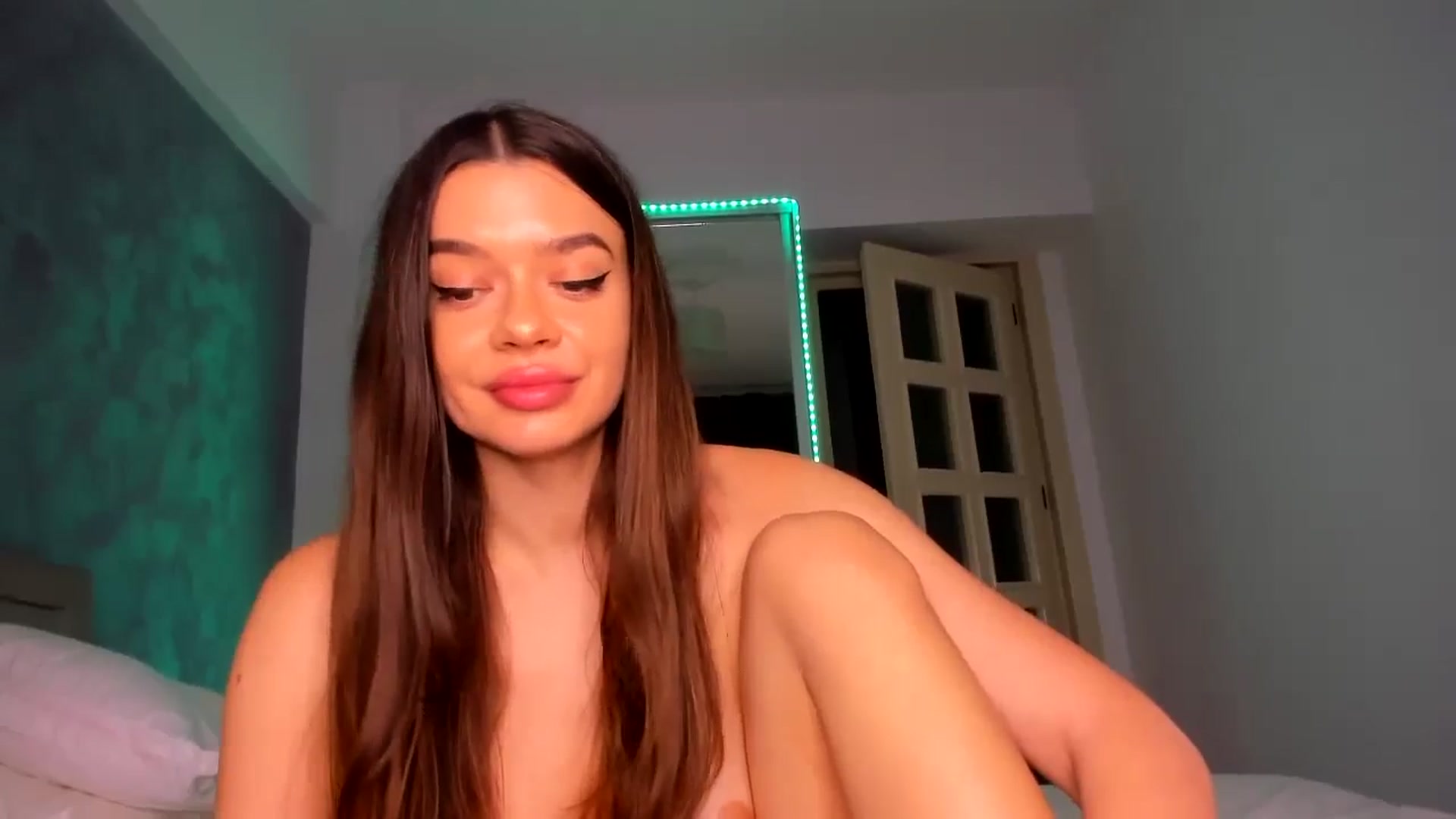 Gallery image thumbnail from Miss_Medyson's myfreecams stream on, 10/21/2024, 19:29 image 10 of 20