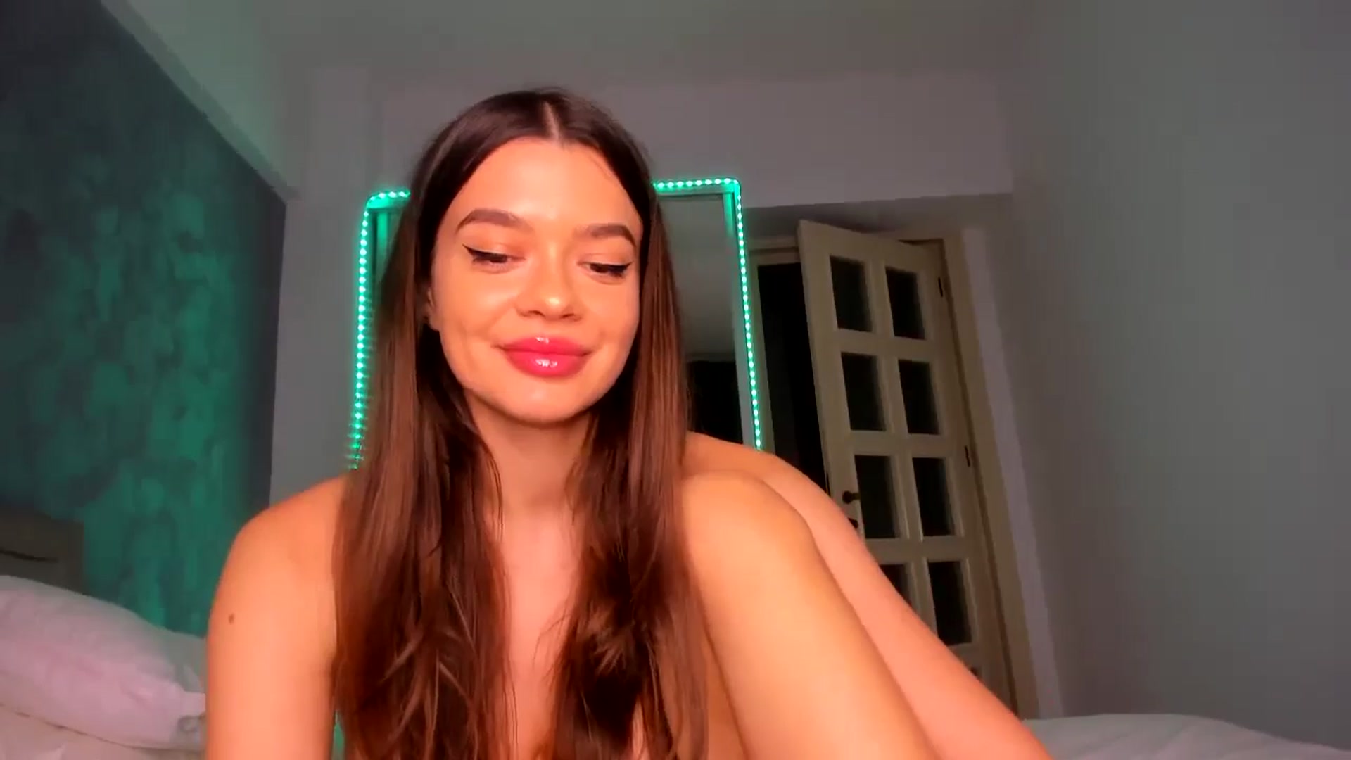 Gallery image thumbnail from Miss_Medyson's myfreecams stream on, 10/21/2024, 19:29 image 14 of 20