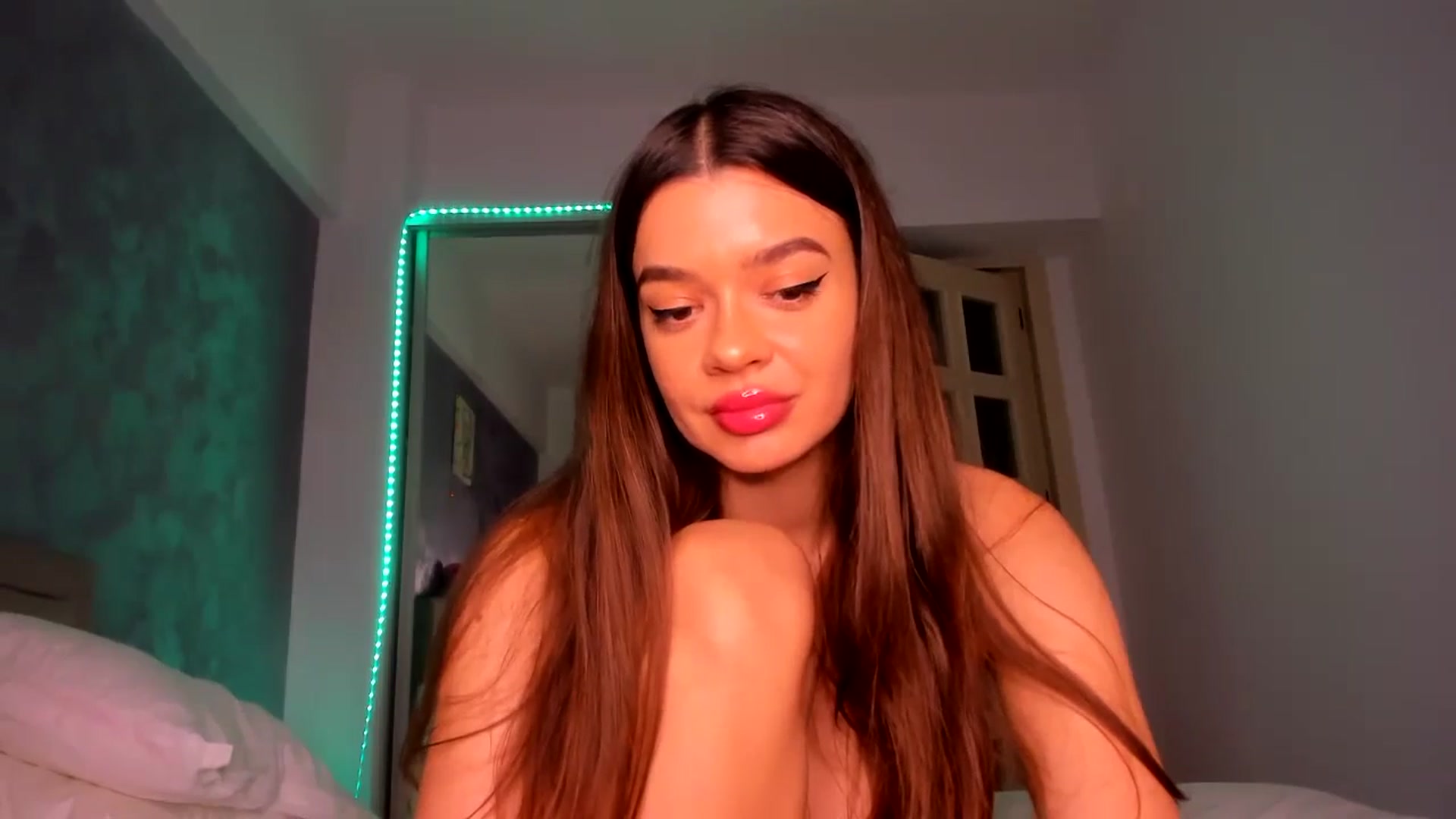 Gallery image thumbnail from Miss_Medyson's myfreecams stream on, 10/21/2024, 19:29 image 18 of 20