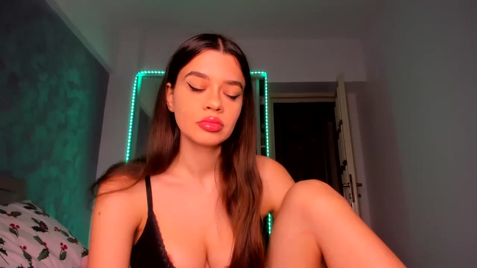 Gallery image thumbnail from Miss_Medyson's myfreecams stream on, 10/23/2024, 16:56 image 13 of 20