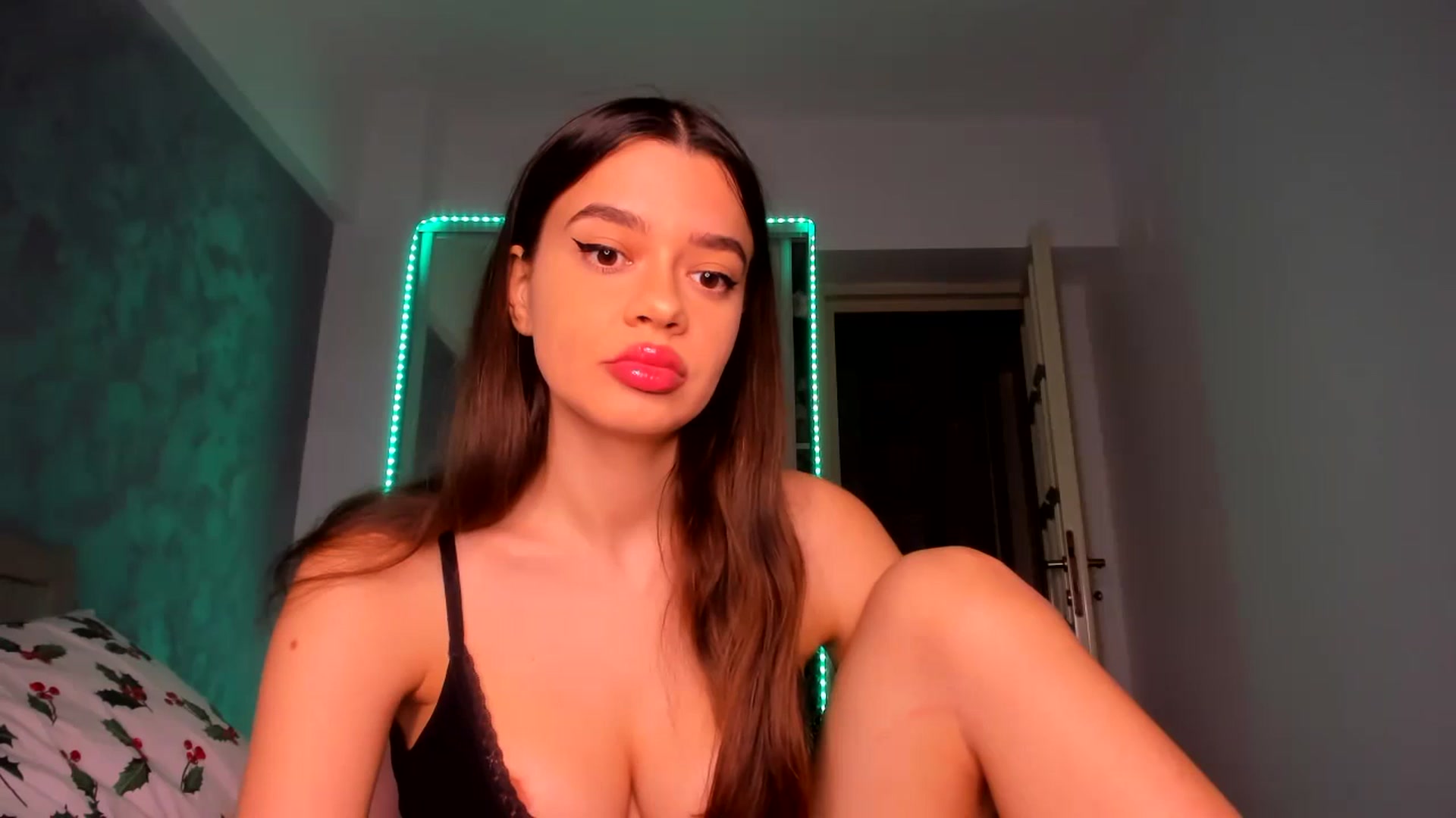 Gallery image thumbnail from Miss_Medyson's myfreecams stream on, 10/23/2024, 16:56 image 12 of 20