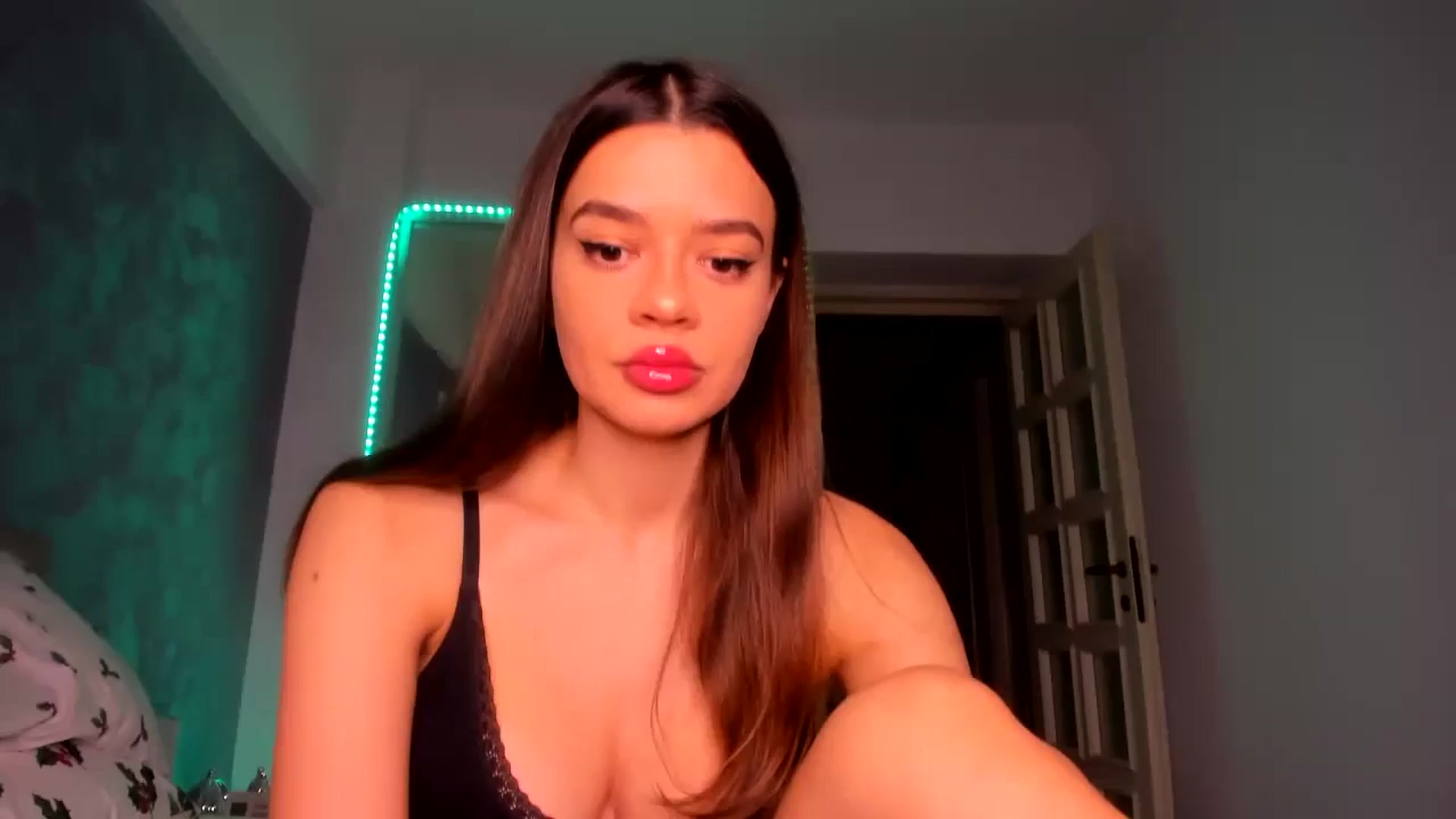 Gallery image thumbnail from Miss_Medyson's myfreecams stream on, 10/25/2024, 15:56 image 1 of 20