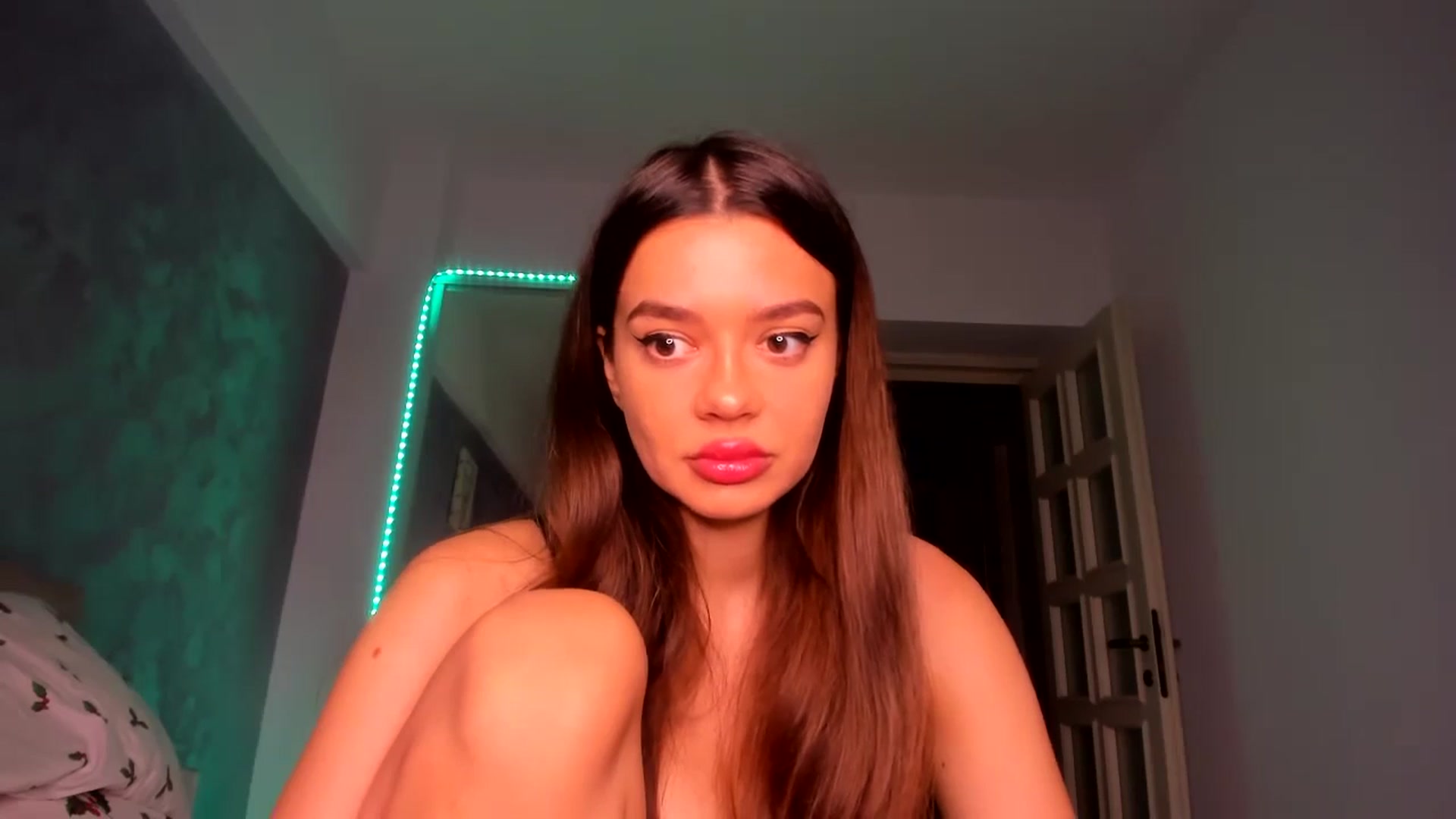 Gallery image thumbnail from Miss_Medyson's myfreecams stream on, 10/25/2024, 17:25 image 8 of 20