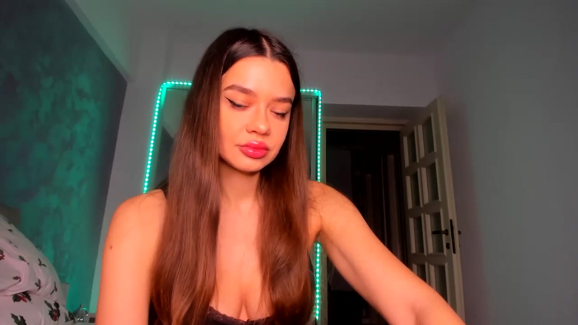 Gallery image thumbnail from Miss_Medyson's myfreecams stream on, 10/25/2024, 17:25 image 2 of 20