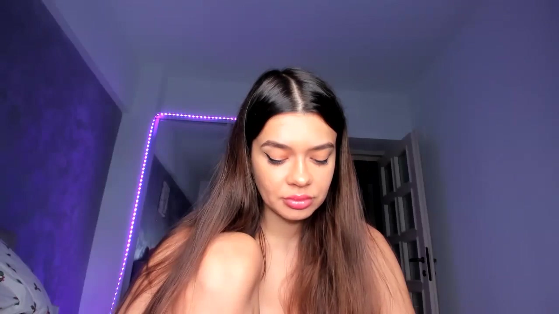 Gallery image thumbnail from Miss_Medyson's myfreecams stream on, 10/25/2024, 18:12 image 15 of 20