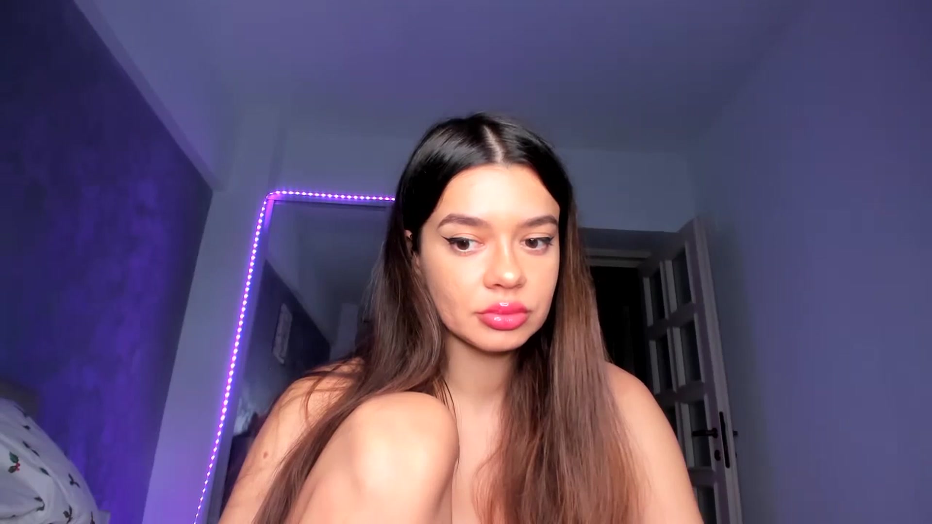 Gallery image thumbnail from Miss_Medyson's myfreecams stream on, 10/25/2024, 18:12 image 19 of 20