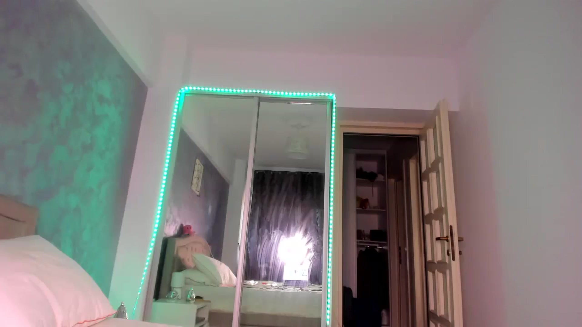 Gallery image thumbnail from Miss_Medyson's myfreecams stream on, 10/28/2024, 10:09 image 17 of 20