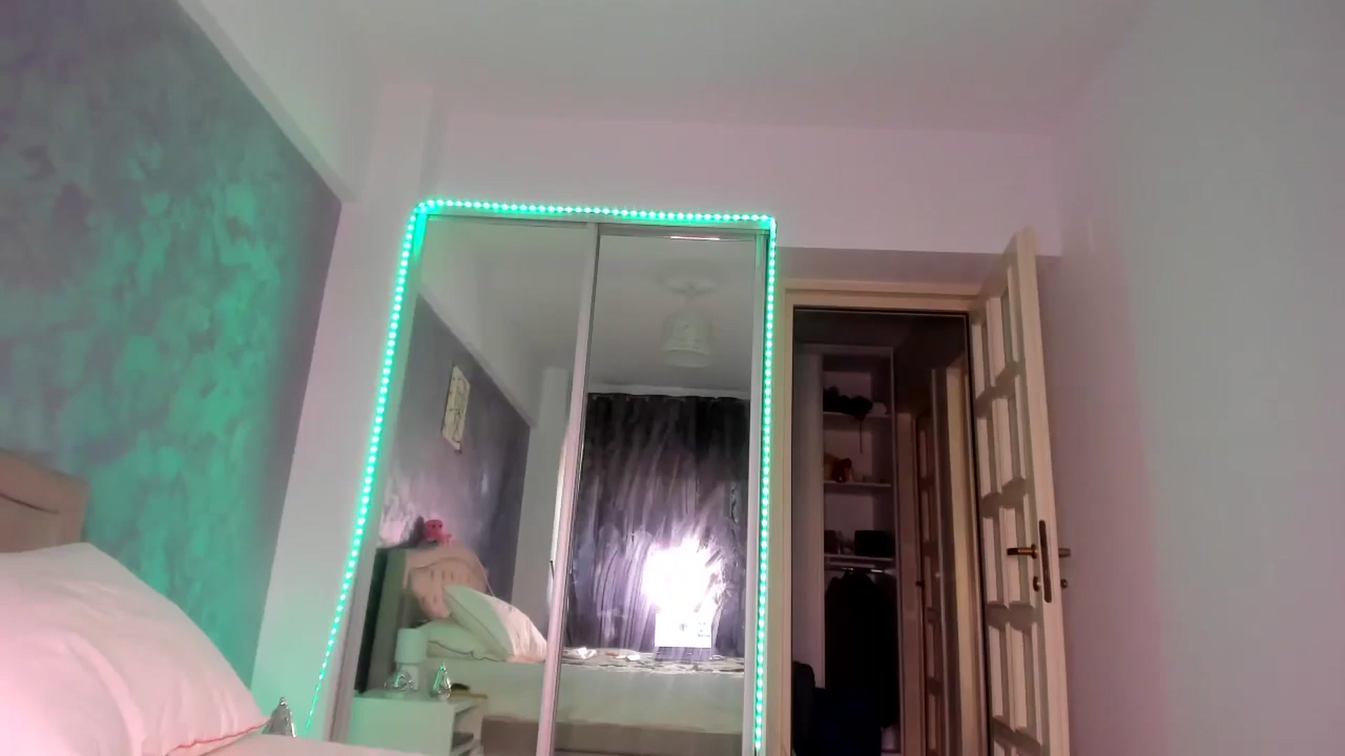 Gallery image thumbnail from Miss_Medyson's myfreecams stream on, 10/28/2024, 10:09 image 16 of 20